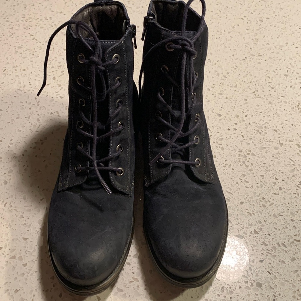 Taos Footwear Black Ankle Boots
